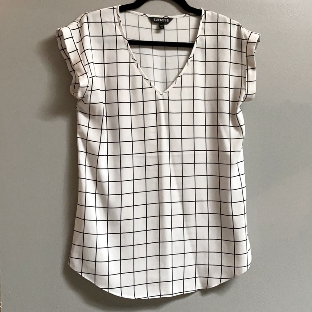 Express V-Neck Top, White with Black pattern